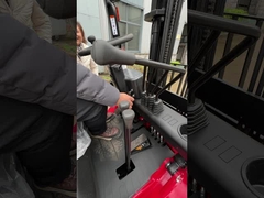 Camion élévateur électrique à quatre roues pour entrepôts